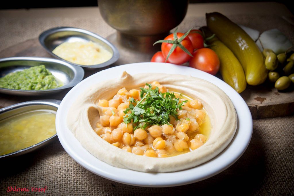 Yanes Hummus