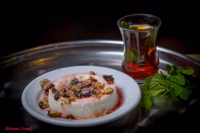 Yanes Hummus