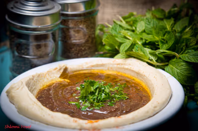 Yanes Hummus