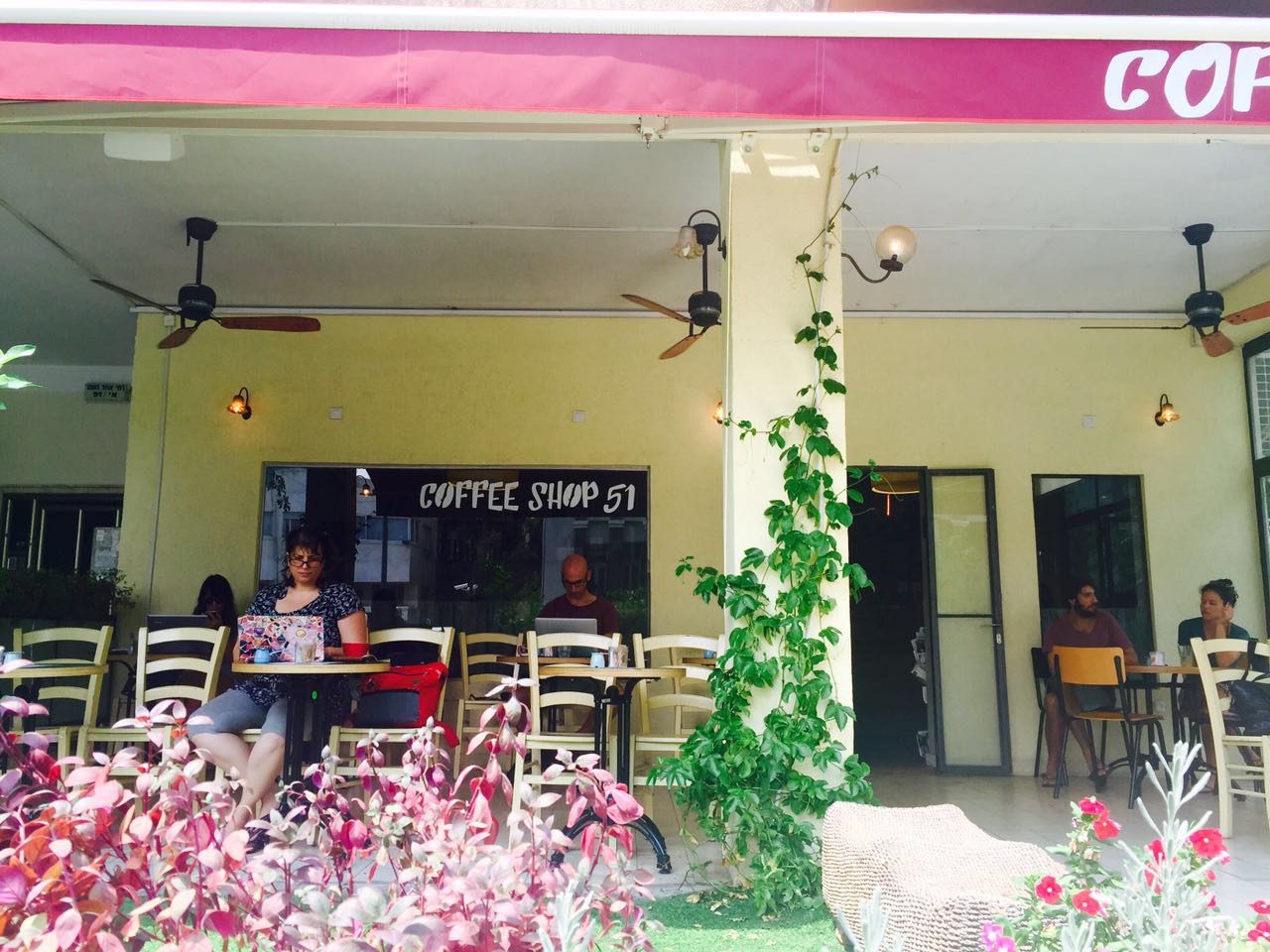 Coffee shop 51