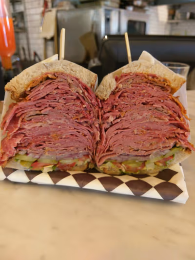 Delicious Deli Bar Port market