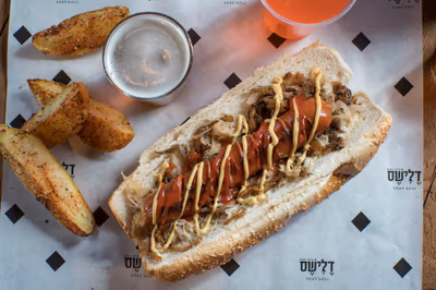 Delicious Deli Bar Port market