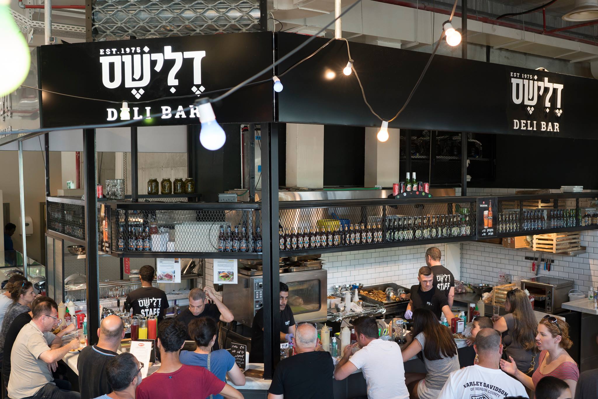 Delicious Deli Bar Port market