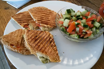 LunchNer Cafe