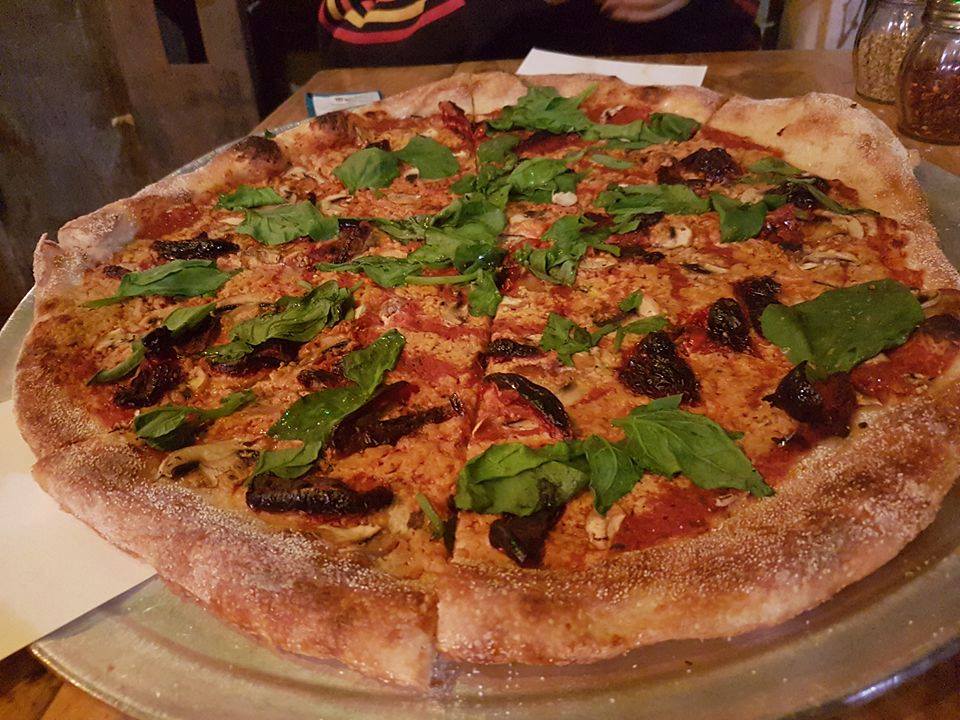 Vegan Restaurant Tel Aviv - The green cat pizza