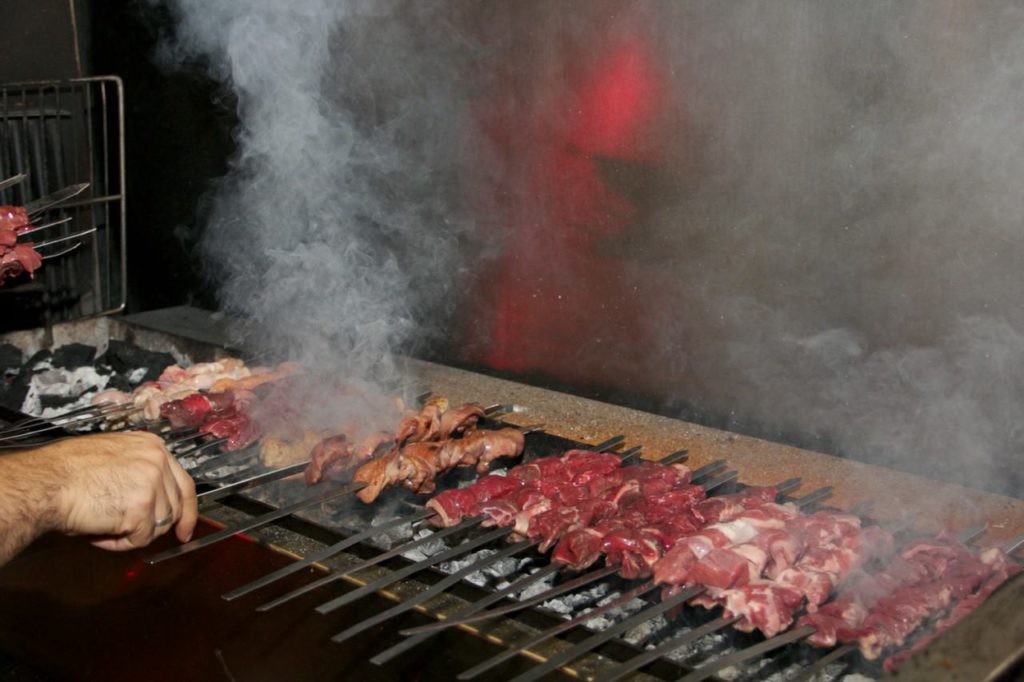 Mifgash Hasteak street bar