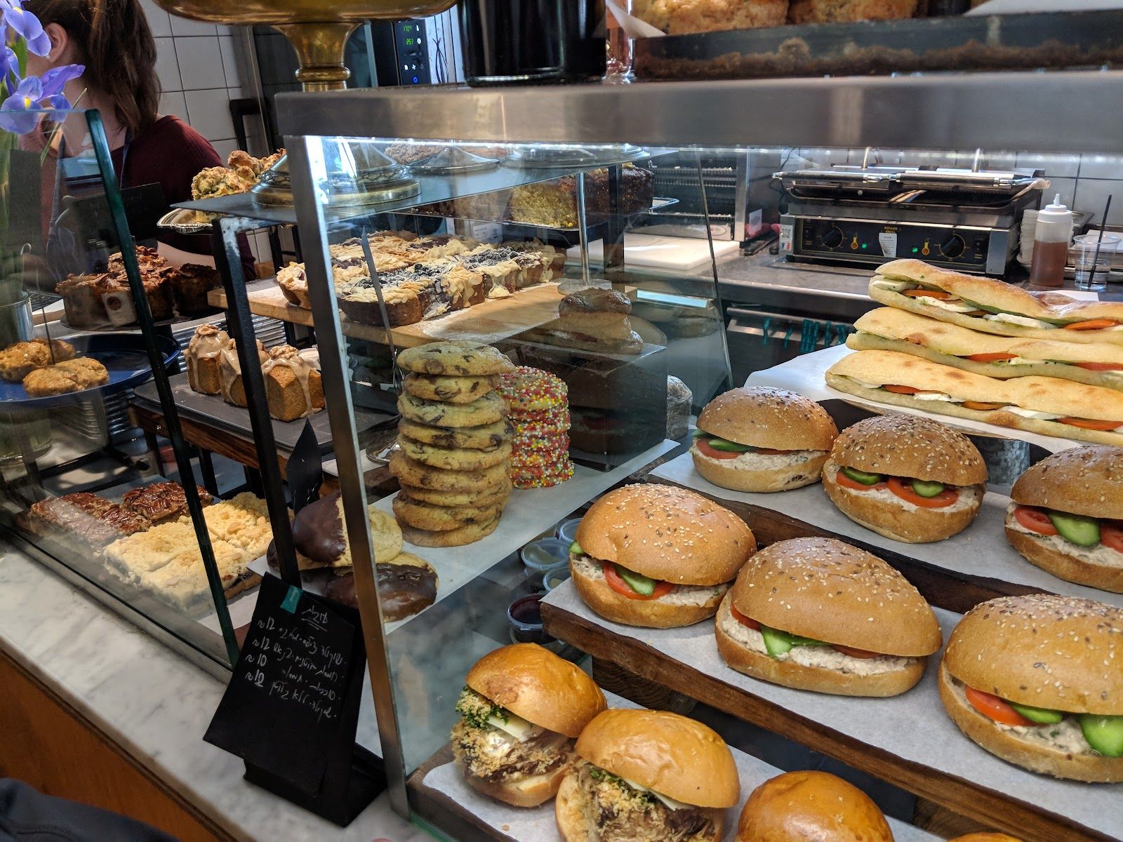 eats-cafeteria (photo: J Cohen)