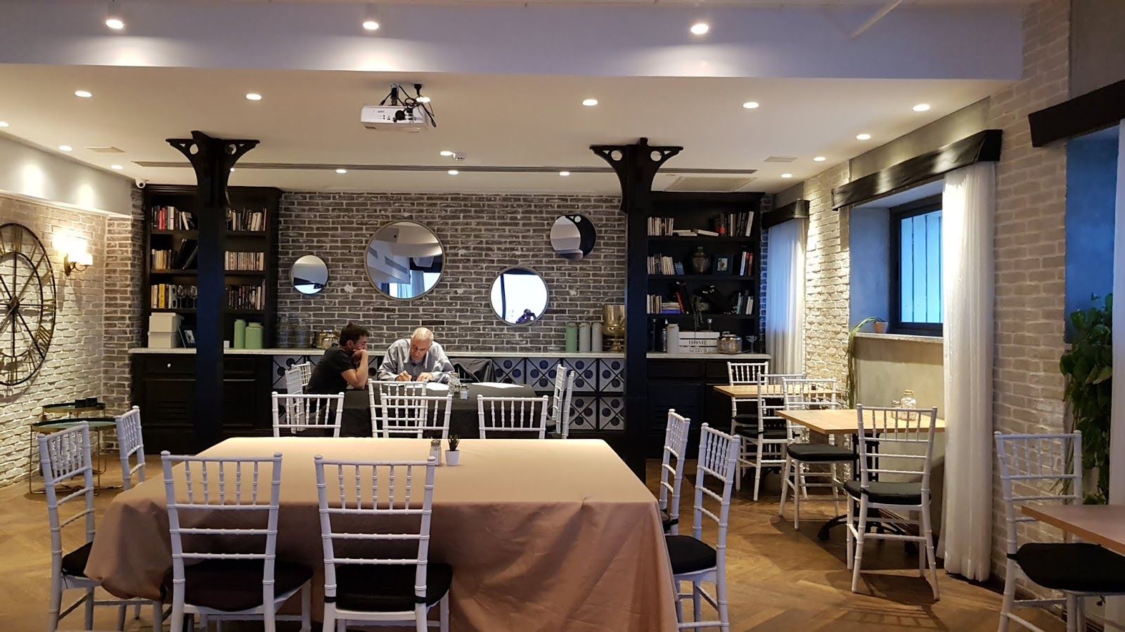 cafe-cafe (photo: Galit Trager)