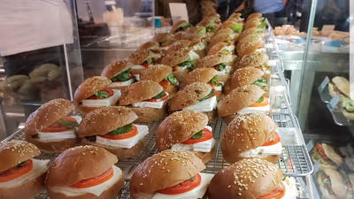 cafeneto (photo: קפה נטו - תחנת רכבת סבידור-ת״א מרכז)
