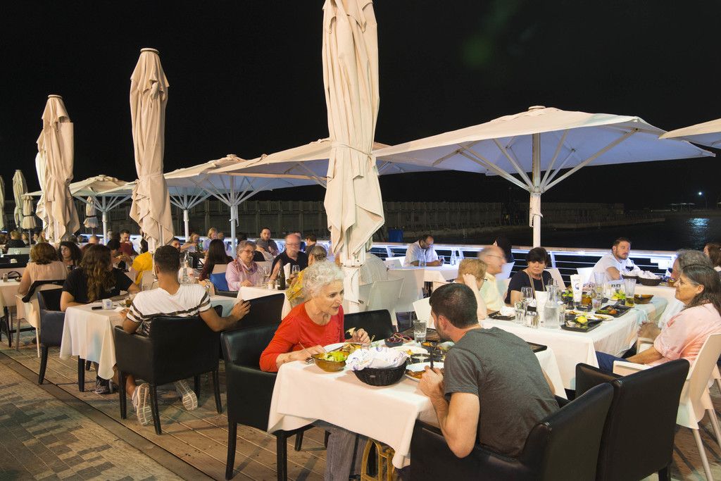 white-pergola (photo: הסוכה הלבנה)