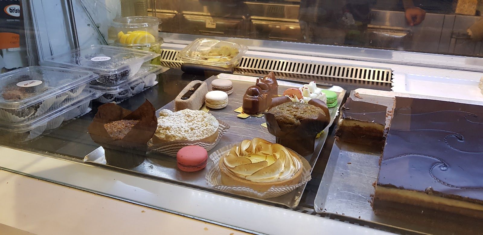 eclair-cafe (photo: ELIE TUBUL)