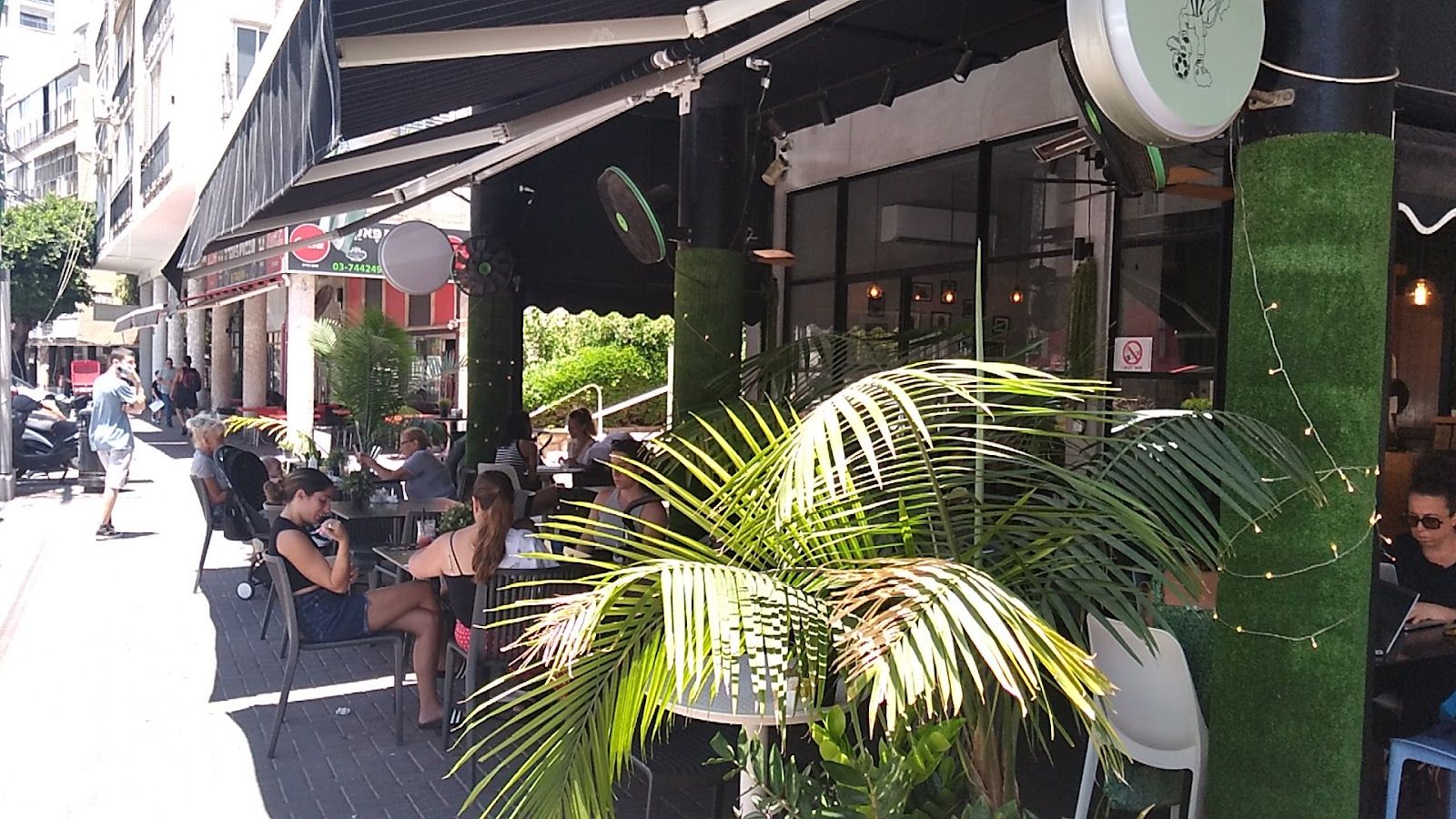 johnny-s-cafe (photo: רוני רוטשילד)