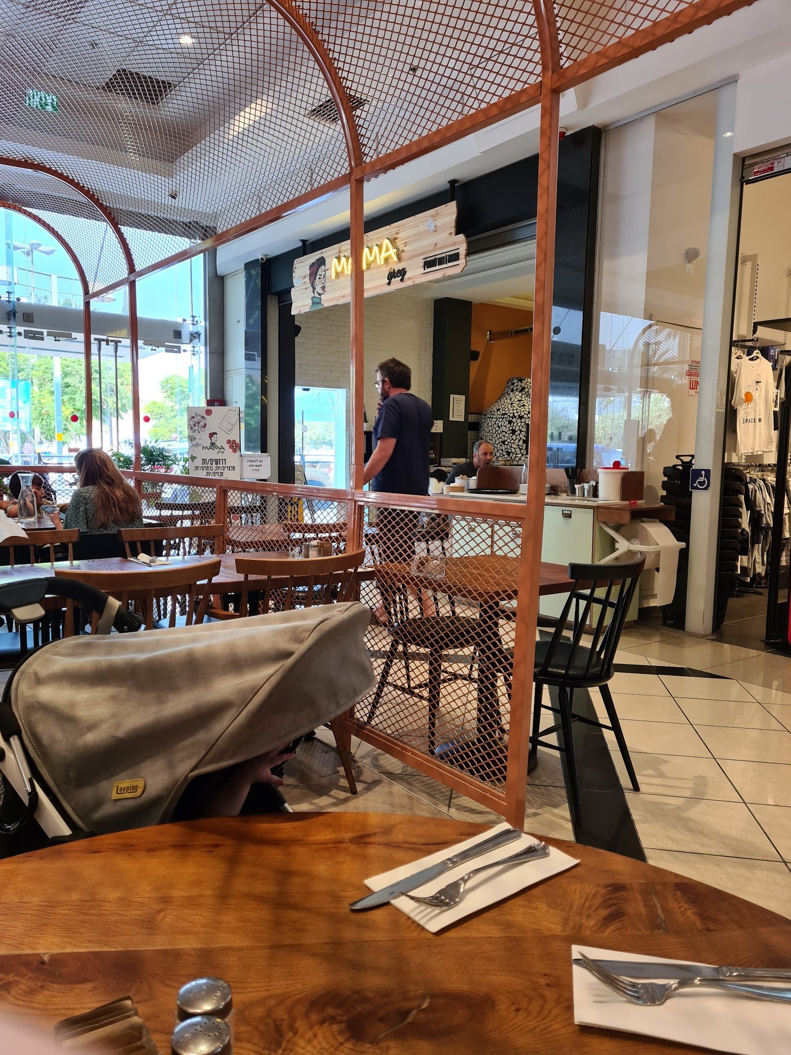 greg-s-cafe-mama (photo: gilad paldiel)