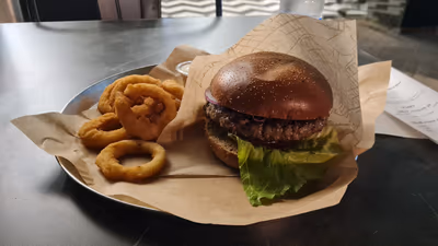 burgers-bar (photo: Lior Medina)