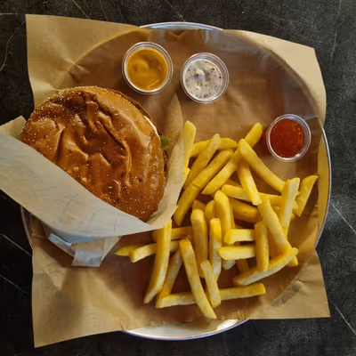burgers-bar (photo: Amir Alperin)