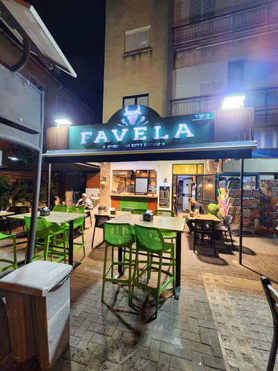 favela (photo: Andrew Adams)