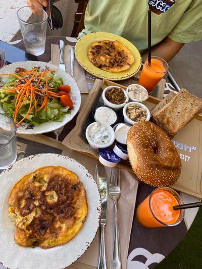cafe-hamakolet (photo: Marie Kreimer)