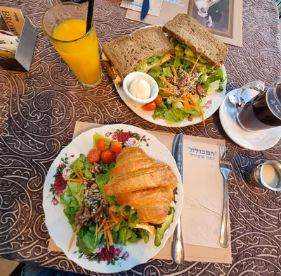 cafe-hamakolet (photo: yaron k)