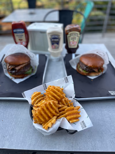 burger-station (photo: shlomi gadot)