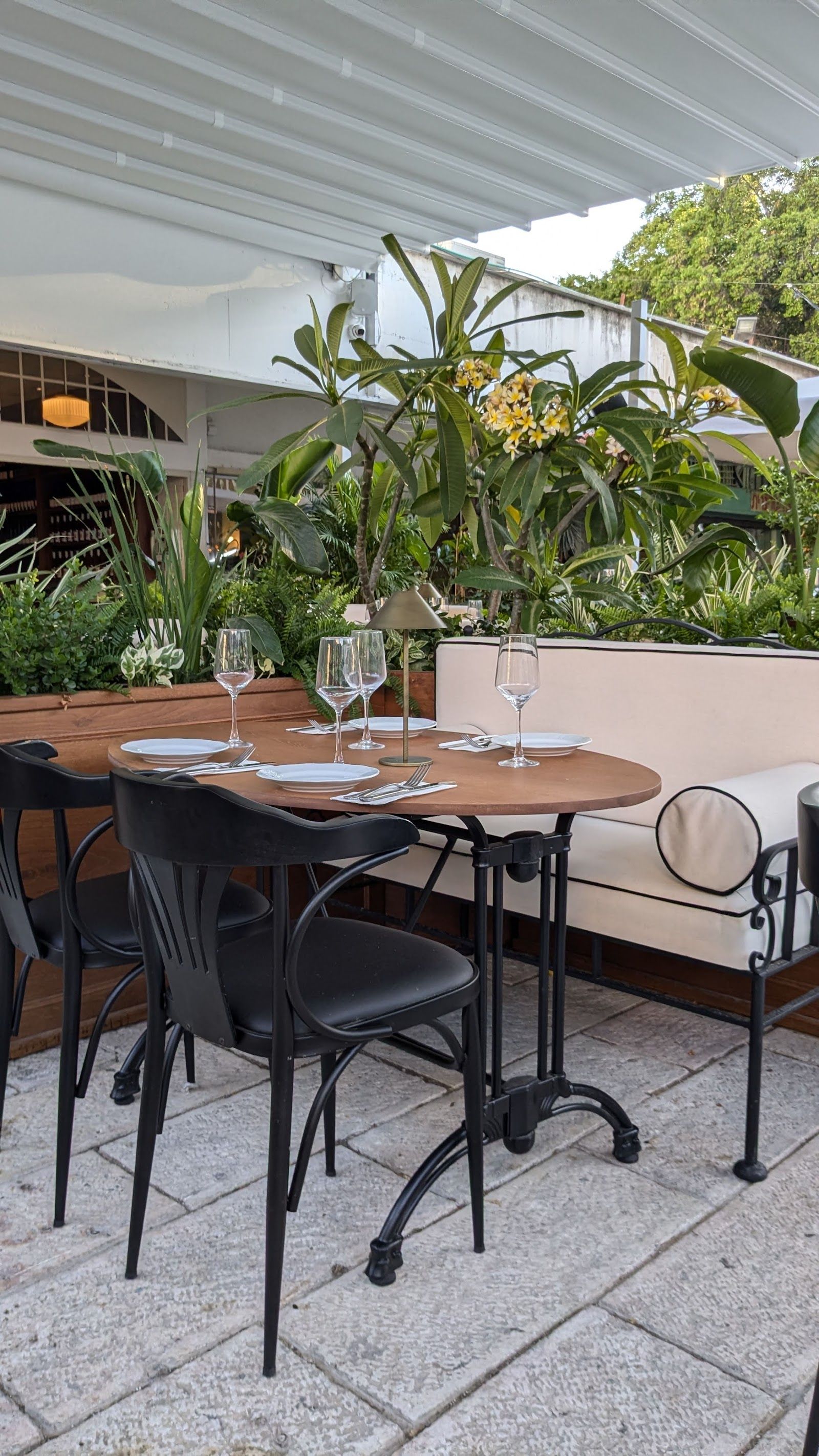 oppenheimer-bistro (photo: OPPENHEIMER BISTRO)