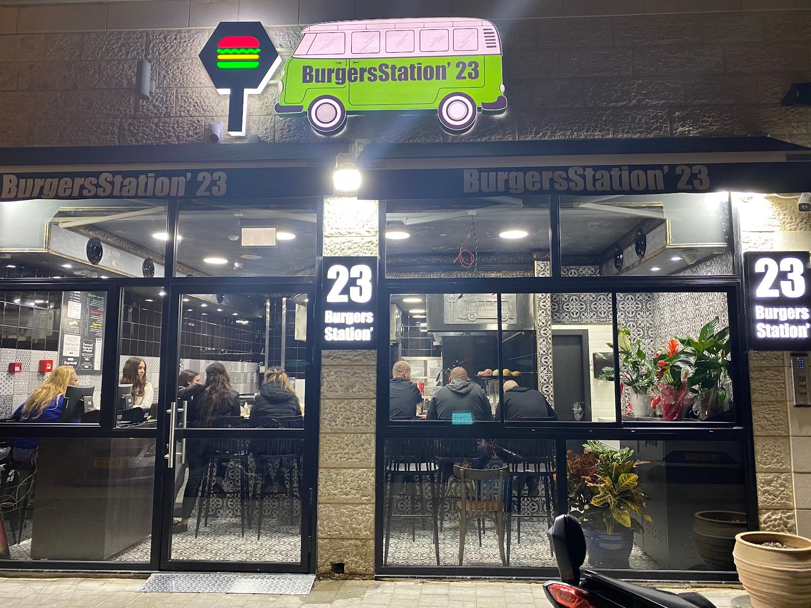 burger-station-23-shawarma (photo: Burger station 23 בורגר סטיישן & Shawarma)