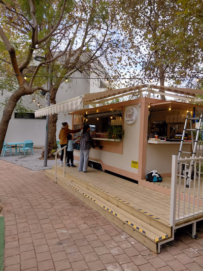 qph-shnytsr (photo: קפה שניצר)