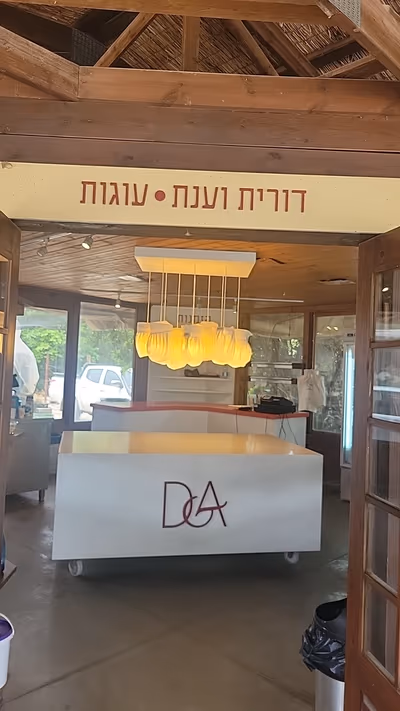 dorit-and-anat-cakes-ramat-hasharon (photo: Stave Yohanan)