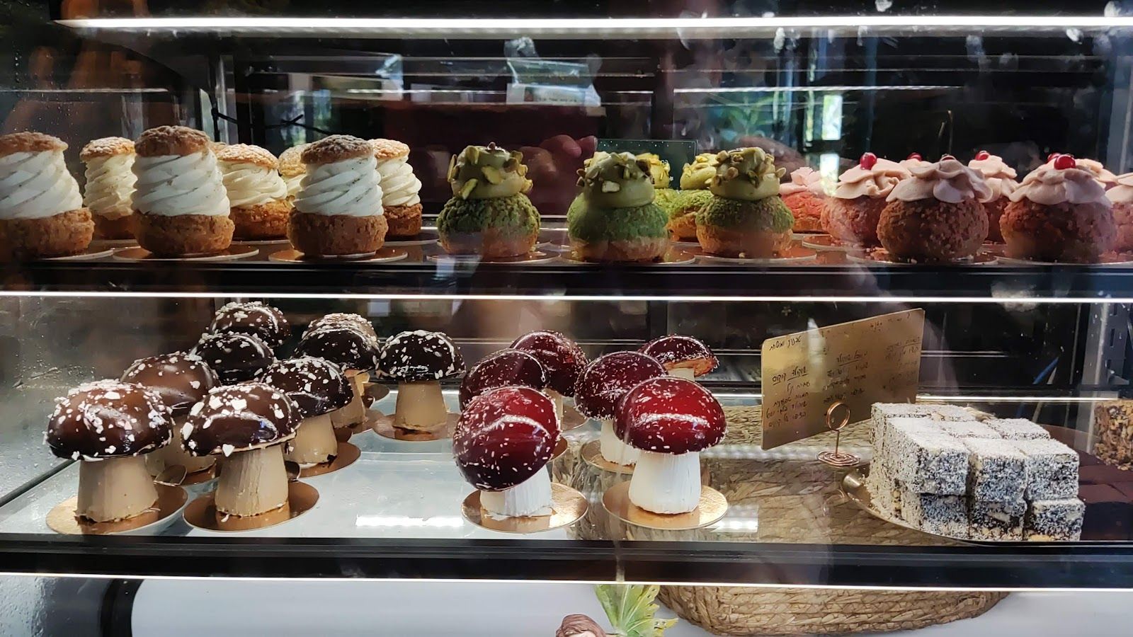 kitkat-fairytale-bakery-cafe (photo: Erez Abadi)