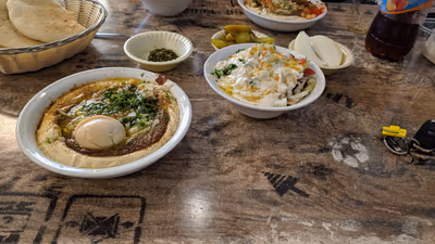 refael-hummus (photo: Yoav Hoshen)