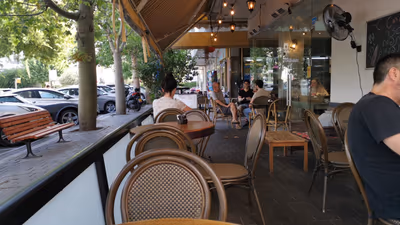 bavli-cafe (photo: Ulf Rosenberg)